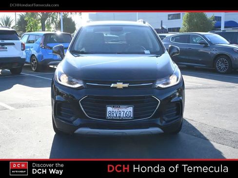 Used 2020 Chevrolet Trax LT w/ LT Convenience Package FWD image 2