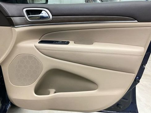 Used 2017 Jeep Grand Cherokee Overland image 27