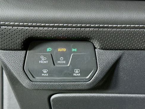 Used 2025 Volkswagen Atlas SE image 17