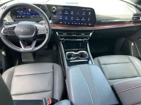 Used 2025 Chevrolet Traverse Z71 w/ LPO, Illumination Package AWD/4WD image 16
