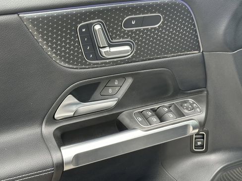 Certified 2025 Mercedes-Benz GLB 250 image 11