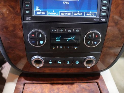 Used 2007 Chevrolet Tahoe LTZ w/ LTZ Preferred Equipment Group AWD/4WD image 7