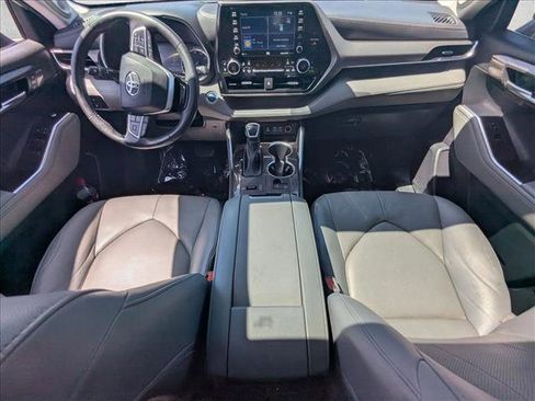 Used 2022 Toyota Highlander Limited FWD image 27