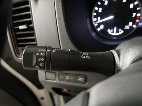 Used 2023 Nissan Frontier SV w/ Midnight Edition Package image 32