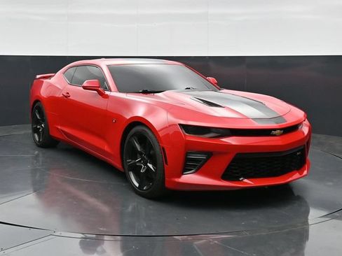 Used 2018 Chevrolet Camaro SS RWD image 4