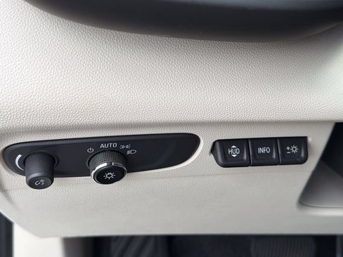 Used 2023 Buick Envision Avenir FWD image 28