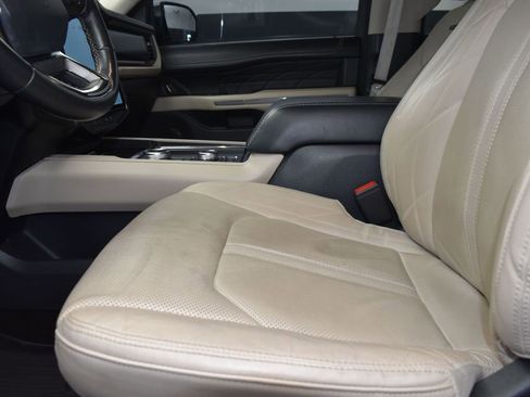 Used 2022 Ford Expedition Max Platinum image 13