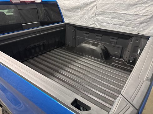 Used 2024 GMC Sierra 1500 AT4 w/ Technology Package AWD/4WD image 5