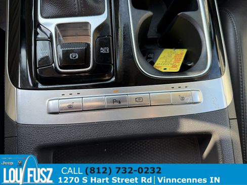 Used 2024 Kia Carnival EX image 26