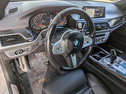Used 2022 BMW 740i xDrive w/ M Sport Package AWD/4WD image 10