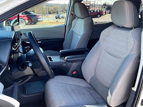 Used 2024 Toyota Sienna LE image 10