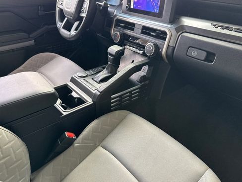 Certified 2025 Toyota Tacoma SR5 image 31