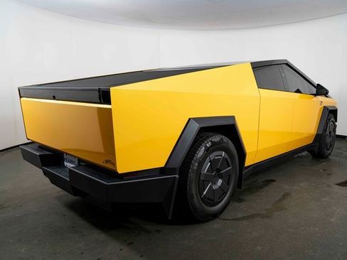 Used 2025 Tesla Cybertruck AWD Crew Cab image 8