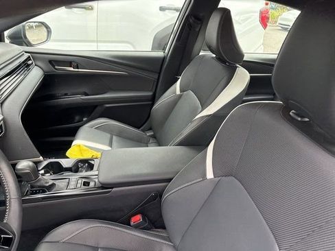 Used 2025 Toyota Camry SE FWD image 10