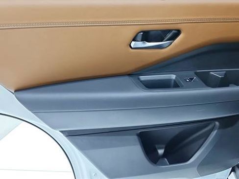 Certified 2025 Nissan Pathfinder Platinum FWD image 24