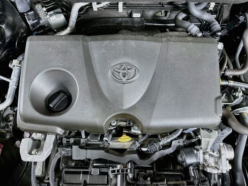 Used 2025 Toyota RAV4 XLE FWD image 32
