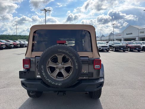 Used 2018 Jeep Wrangler Unlimited Sport AWD/4WD image 9