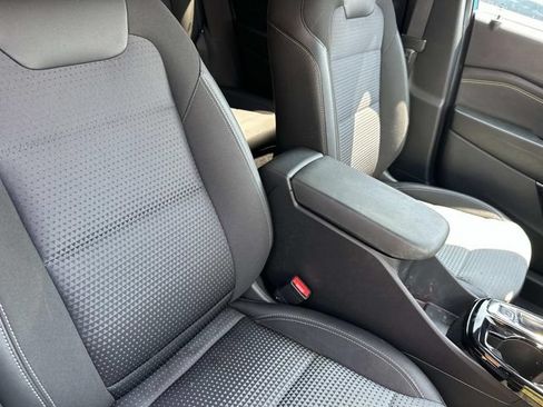 Used 2025 Chevrolet Trax LT w/ LT Convenience Package FWD image 5