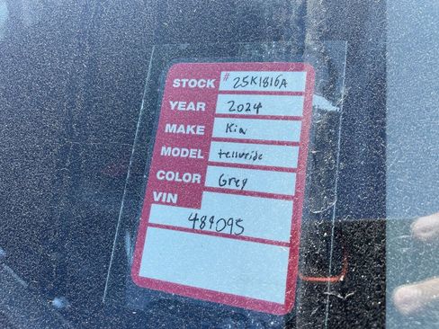 Certified 2024 Kia Telluride EX w/ EX Captain's Chair Package image 10