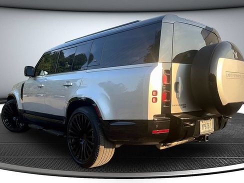Used 2023 Land Rover Defender 130 X-Dynamic SE AWD/4WD image 7