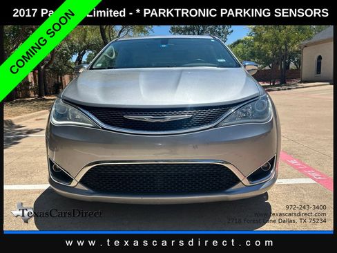 Used 2017 Chrysler Pacifica Limited FWD image 2