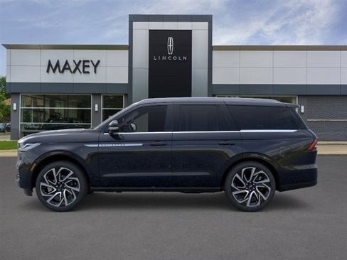 New 2026 Lincoln Navigator Reserve AWD/4WD image 95