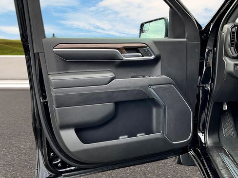 Used 2023 Chevrolet Silverado 1500 LT image 13