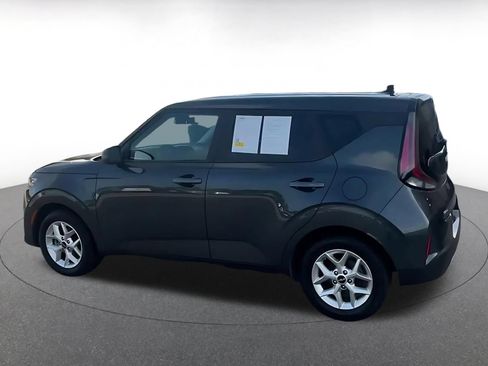 Used 2025 Kia Soul LX w/ LX Technology Package FWD image 10