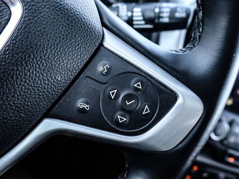 Certified 2024 GMC Terrain SLT image 21