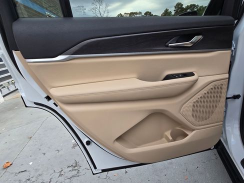 New 2025 Jeep Grand Cherokee L Limited w/ Black Appearance Package image 21