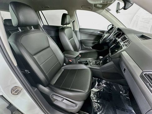 Used 2018 Volkswagen Tiguan SE AWD/4WD image 36