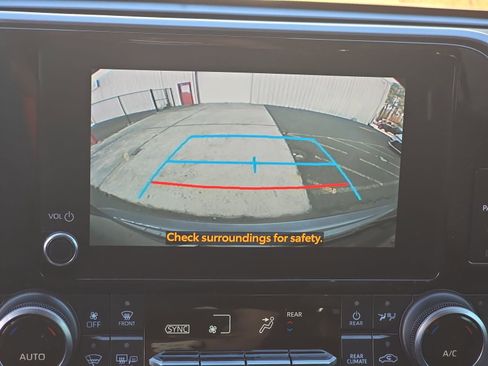 Used 2023 Toyota Highlander XLE image 31