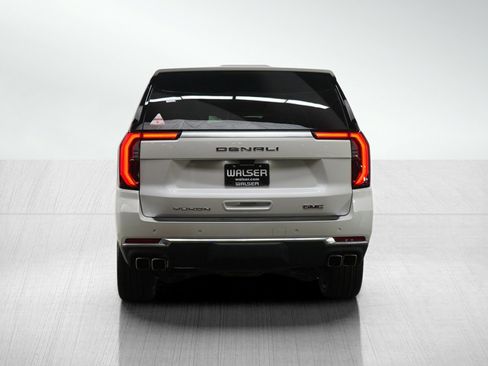 Used 2025 GMC Yukon XL Denali w/ Denali Reserve Package image 4