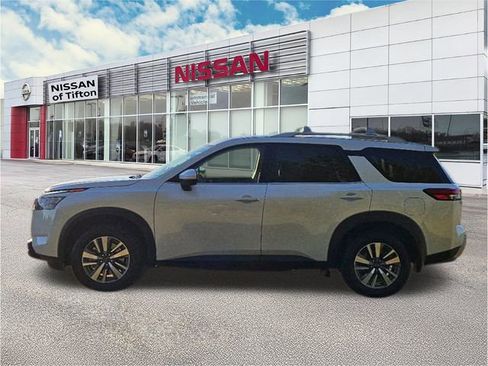 Certified 2025 Nissan Pathfinder SL image 4