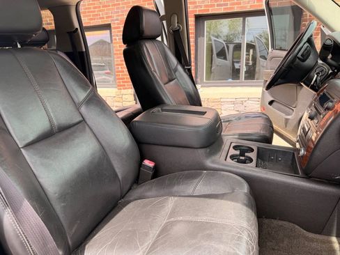 Used 2007 Chevrolet Suburban LT w/ LT Preferred Equipment Group AWD/4WD image 22