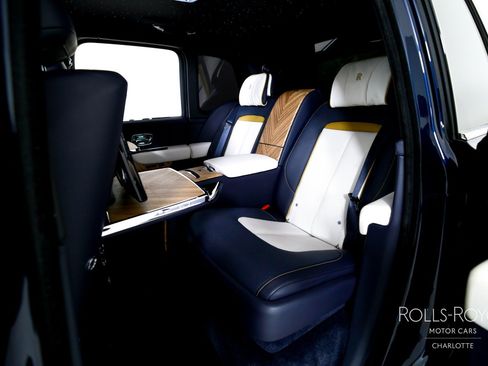 Used 2025 Rolls-Royce Cullinan AWD/4WD image 19