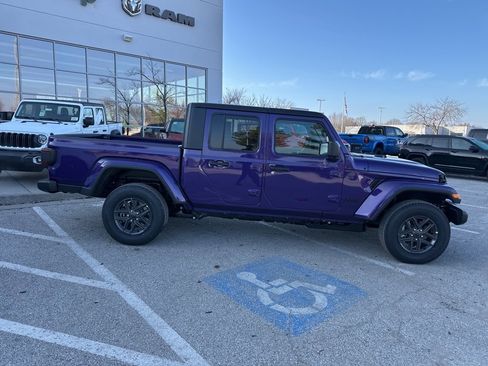 New 2026 Jeep Gladiator Sport image 36