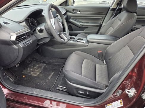 Used 2025 Nissan Altima 2.5 SV image 4