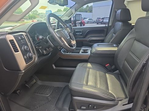 Used 2017 GMC Sierra 2500 Denali w/ Duramax Plus Package AWD/4WD image 11