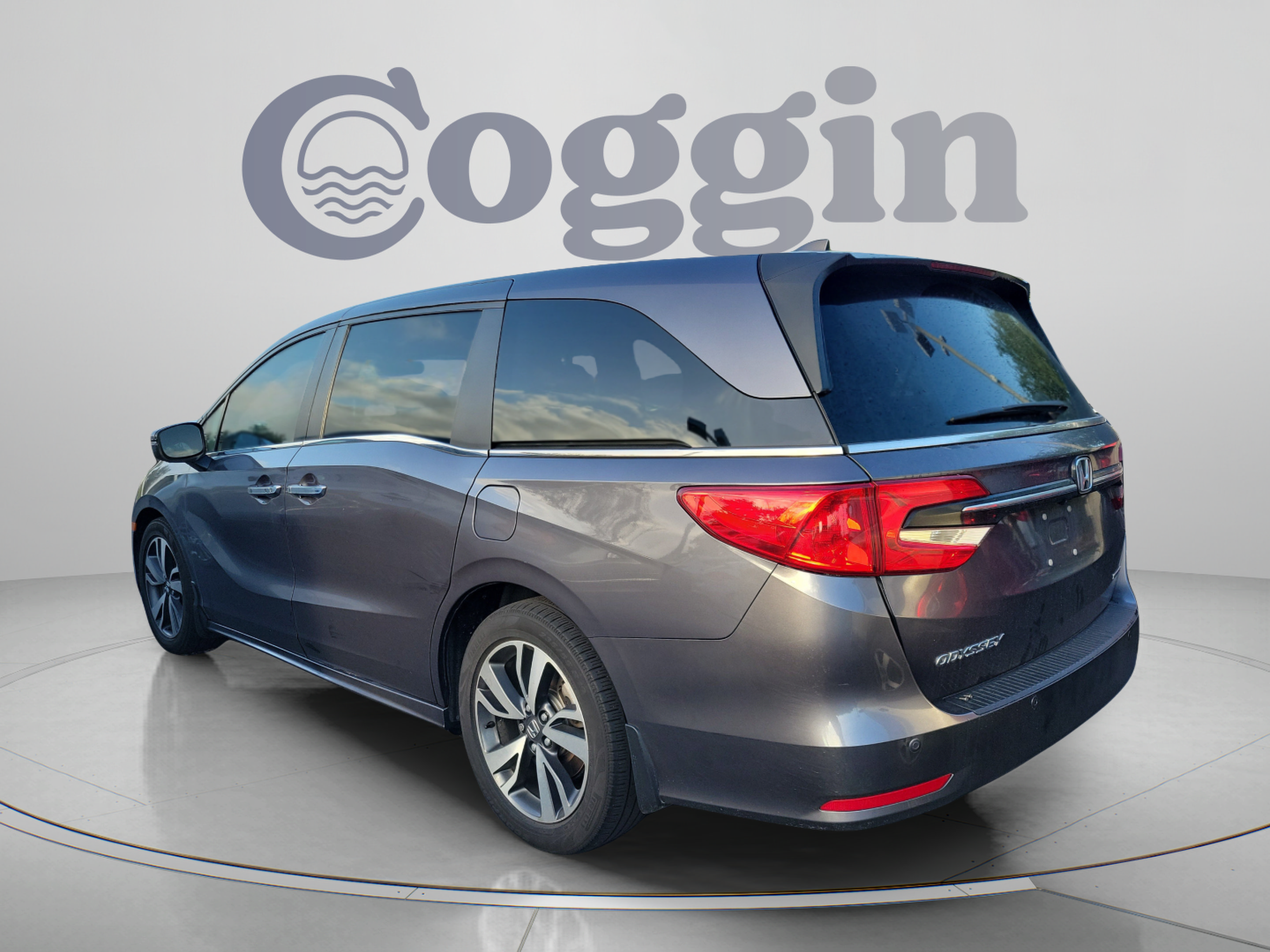 Used 2021 Honda Odyssey Touring image 2
