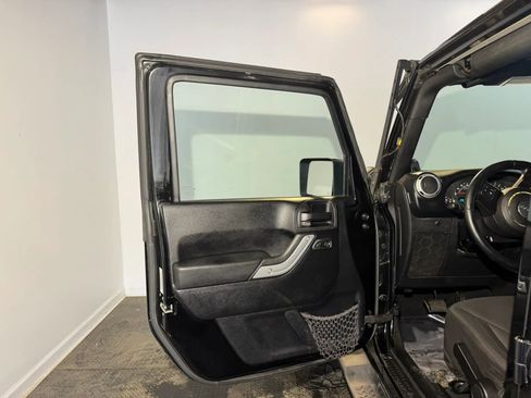 Used 2013 Jeep Wrangler Unlimited Sahara w/ Connectivity Group AWD/4WD image 7
