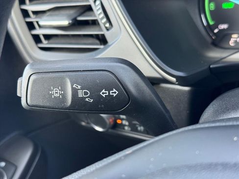 Used 2021 Ford Escape SE image 23