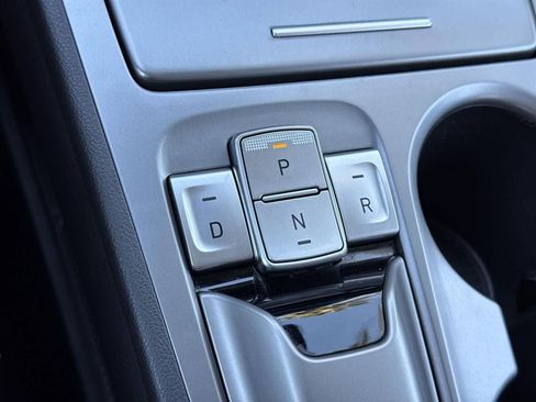 Used 2023 Hyundai Kona SE image 15