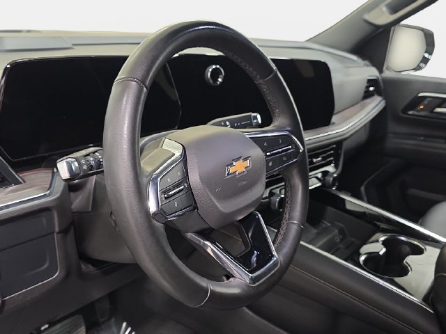 Used 2025 Chevrolet Suburban Premier AWD/4WD image 14