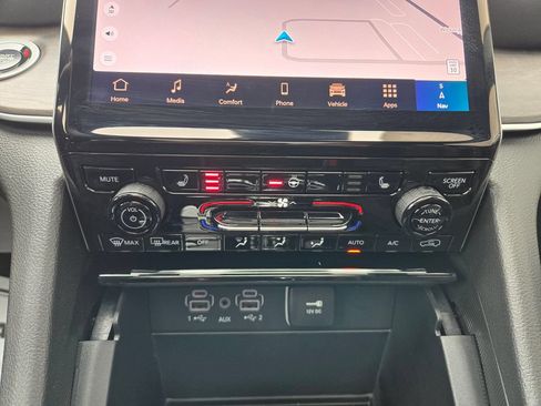 New 2025 Jeep Grand Cherokee Limited w/ Black Appearance Package AWD/4WD image 28