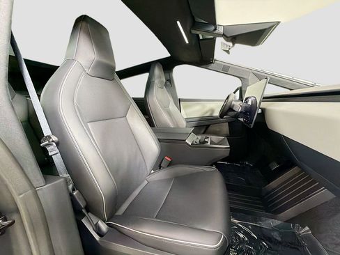 Used 2025 Tesla Cybertruck AWD Crew Cab image 29