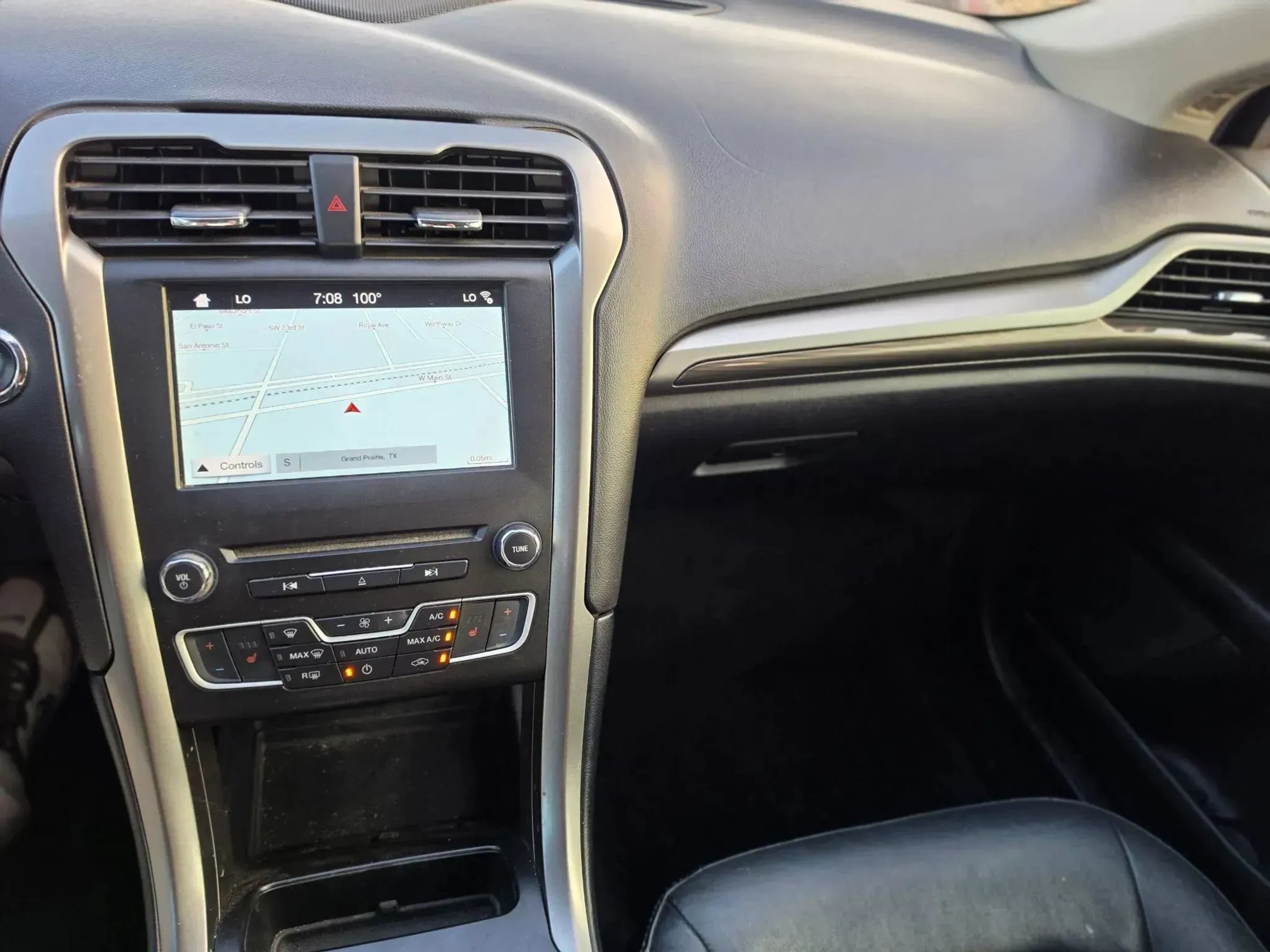 Used 2017 Ford Fusion SE w/ Fusion SE Technology Package FWD image 20