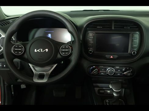 Used 2025 Kia Soul LX w/ LX Technology Package image 12