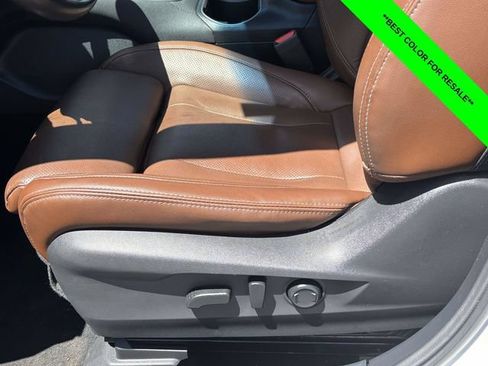 Used 2022 Subaru Outback Touring AWD/4WD image 5