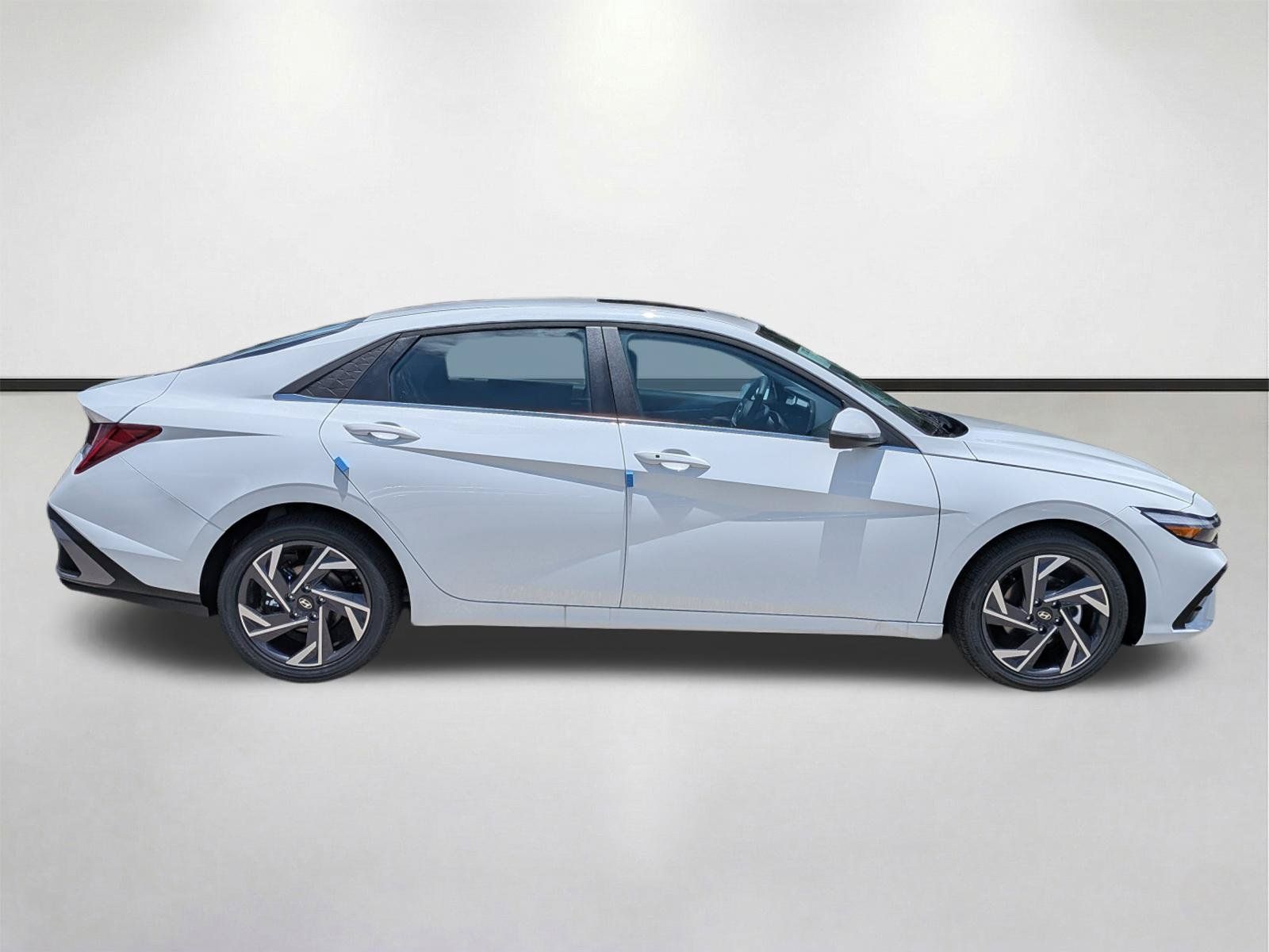 New 2026 Hyundai Elantra Limited FWD image 3